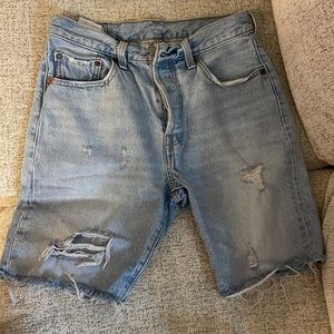 Levis Bermuda cut off shorts